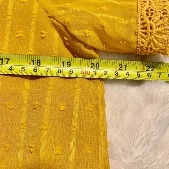 Gold Textured Blouse Medium V-Neck Crochet Detail Trim Short Sleeves Boho - Picture 14 of 15